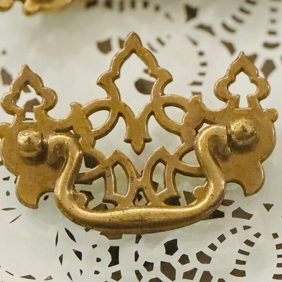 Lot of 8 KBC Brass Drawer Pulls NO.8310 Batwing Chippendale Vintage USA - Picture 2 of 6